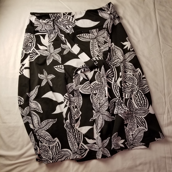 Dresses & Skirts - Floral Print Skirt